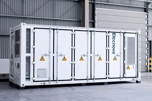 Elecnova 20-fots batteri-container i en hall